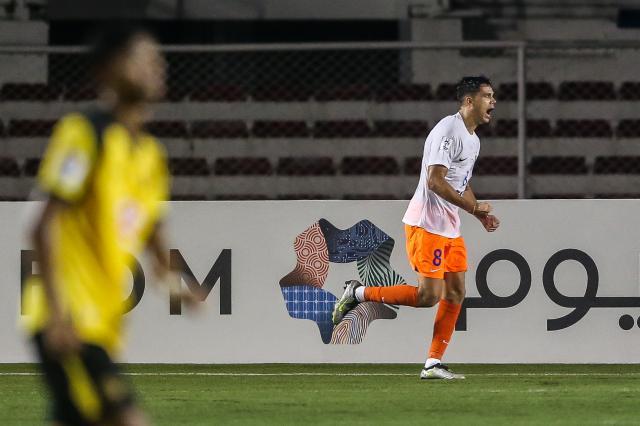 开云体育官网-泰山下南洋强闯“最难关” 留守人观火惊呼日韩凶猛