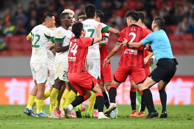 开云体育下载-上海海港拒绝崩盘：击败山东泰山 用胜利拿下冠军