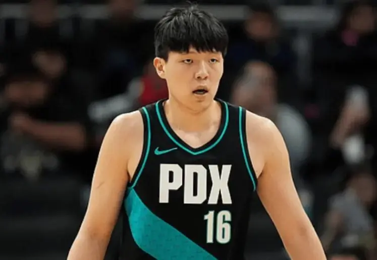 kaiyun-杨瀚森首节出战5分钟，1投0中，得到0分3篮板0助攻