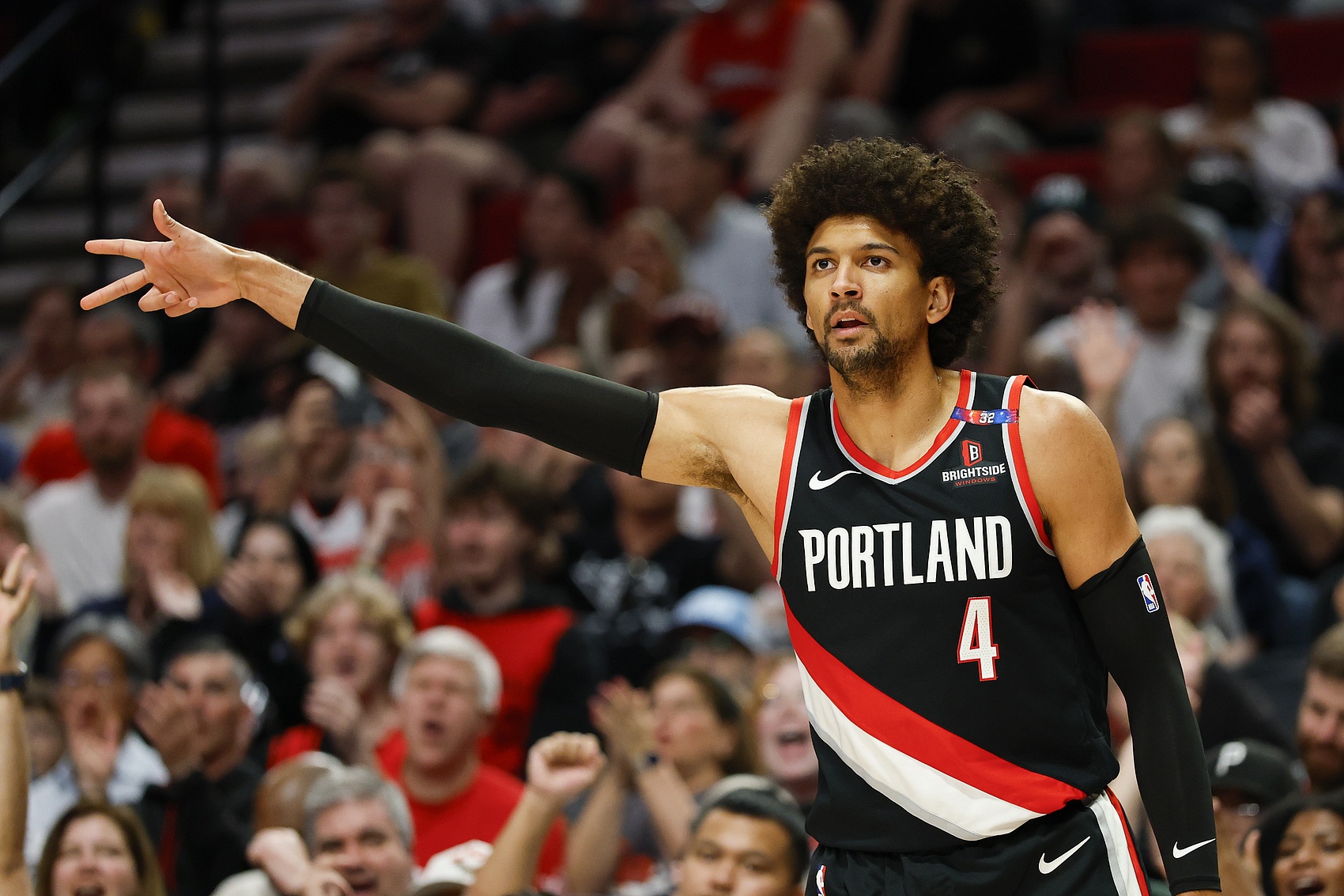 开云体育官网-场均2.5断但仅出战4场！美记：塞布尔正在与开拓者协商买断合同